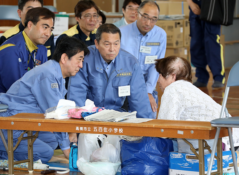 大阪府訪問（大阪府北部を震源とする地震による被害状況視察）