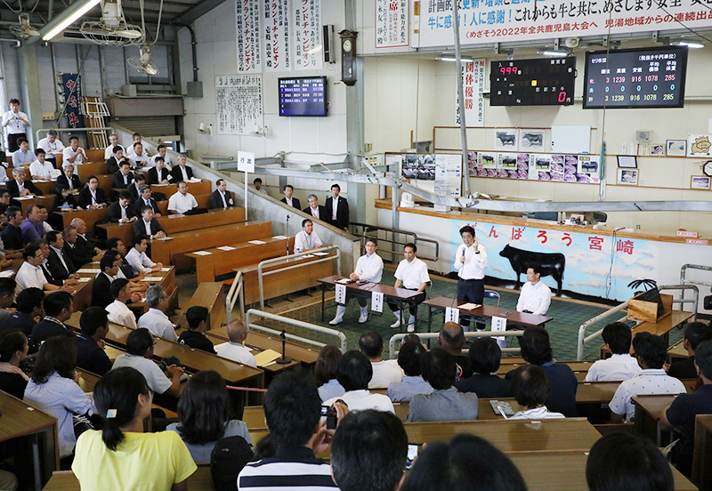 意見交換会に臨む安倍総理３