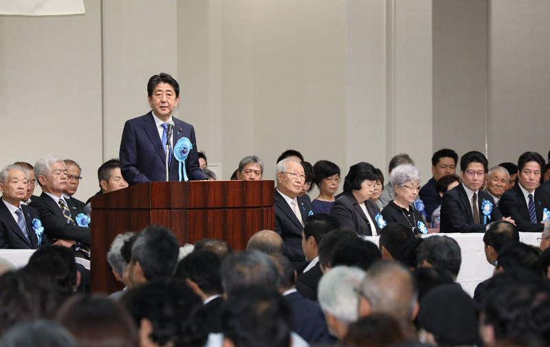 国民大集会で挨拶する安倍総理２