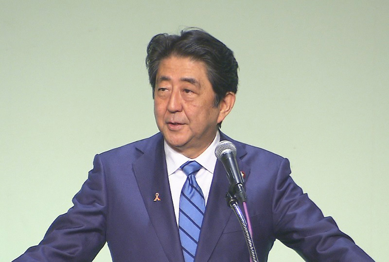 挨拶する安倍総理１