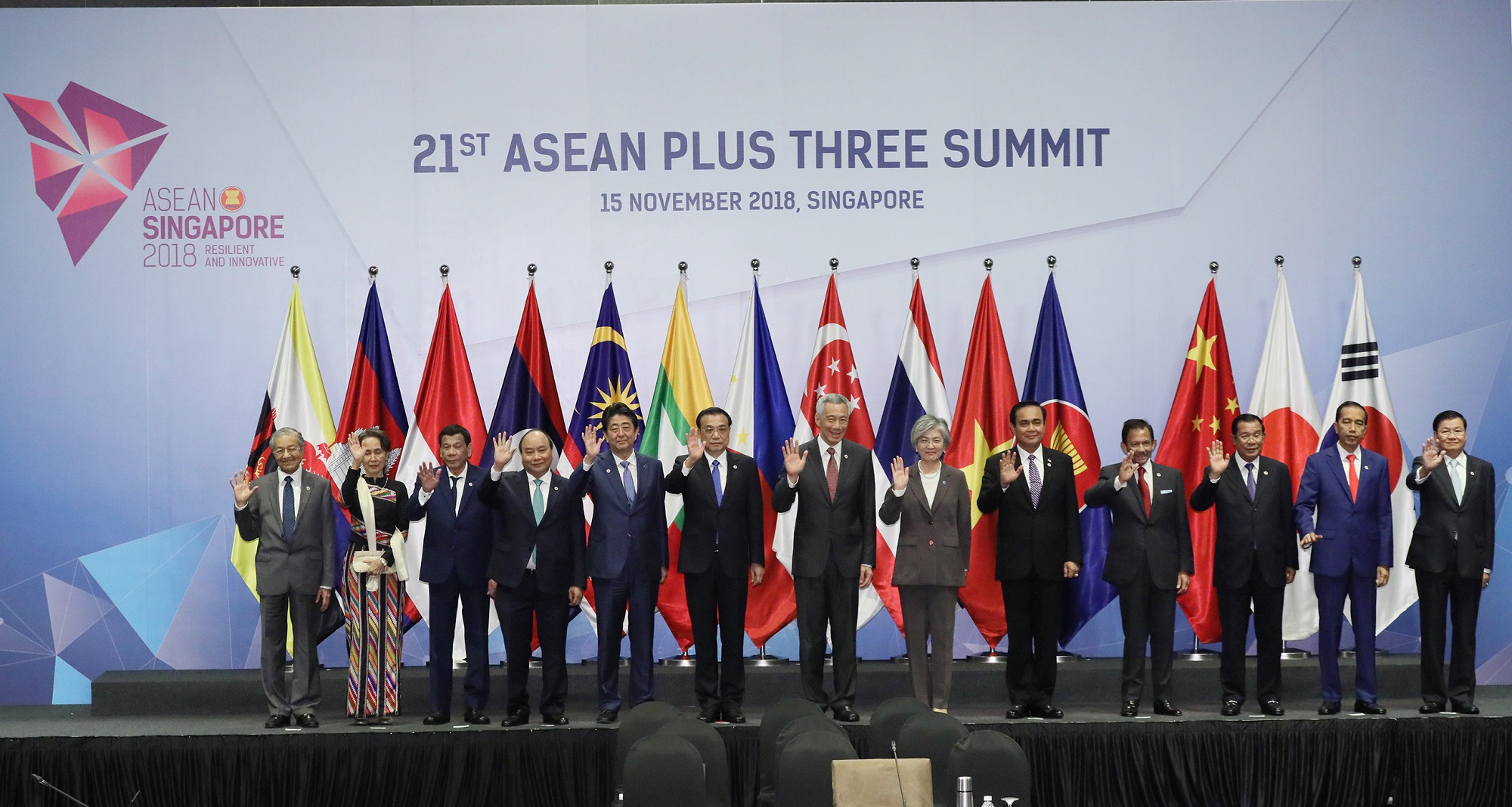 ＡＳＥＡＮ＋３首脳会議での写真撮影に臨む安倍総理１