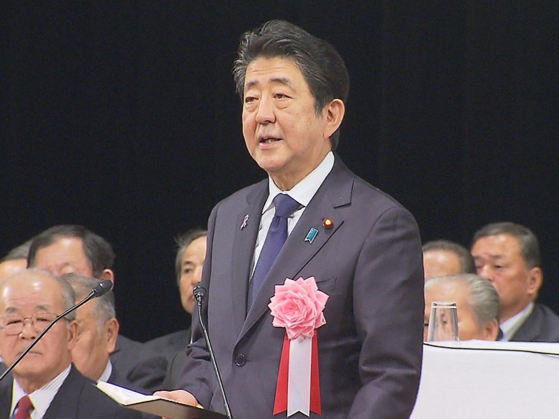 祝辞を述べる安倍総理