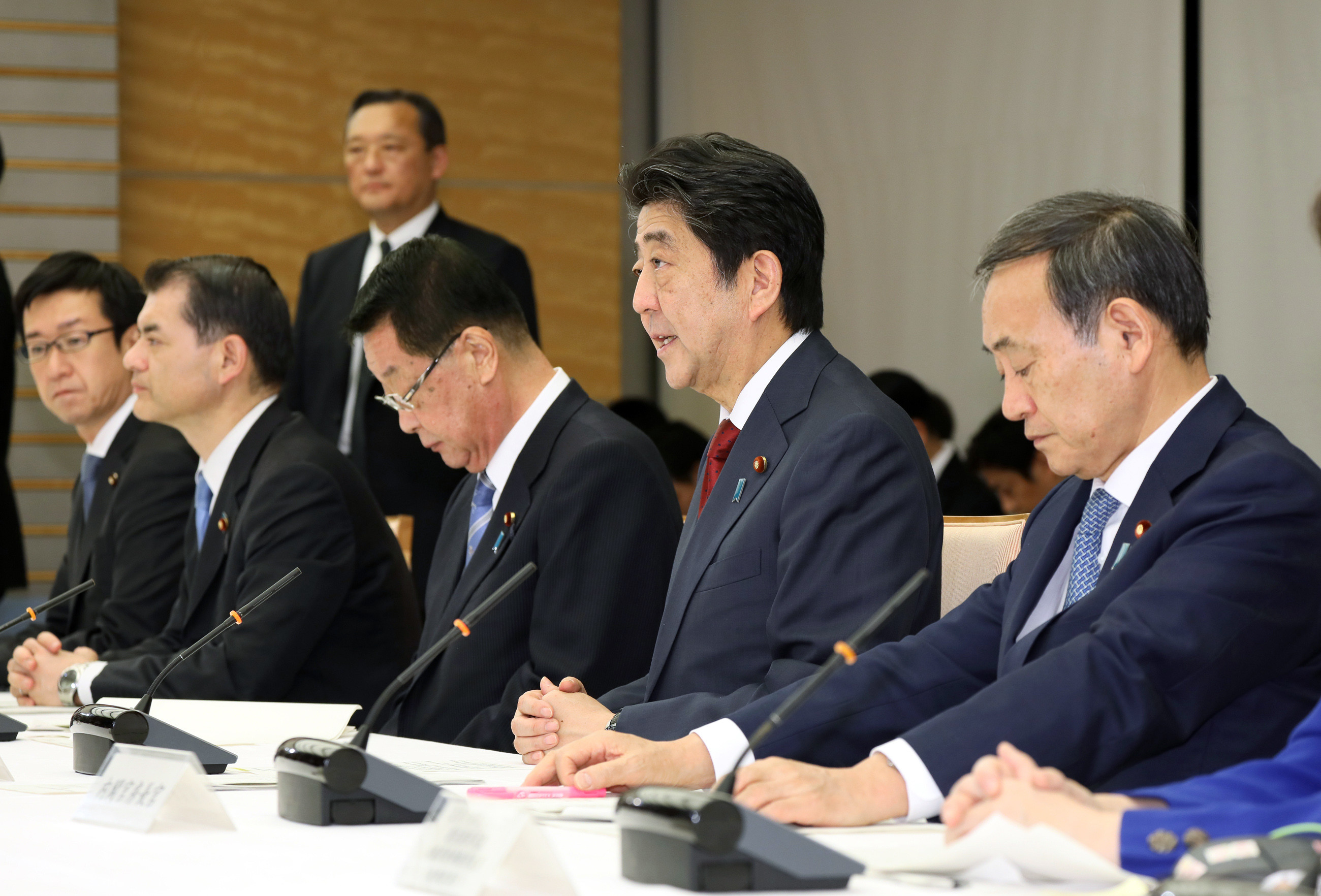 発言する安倍総理１