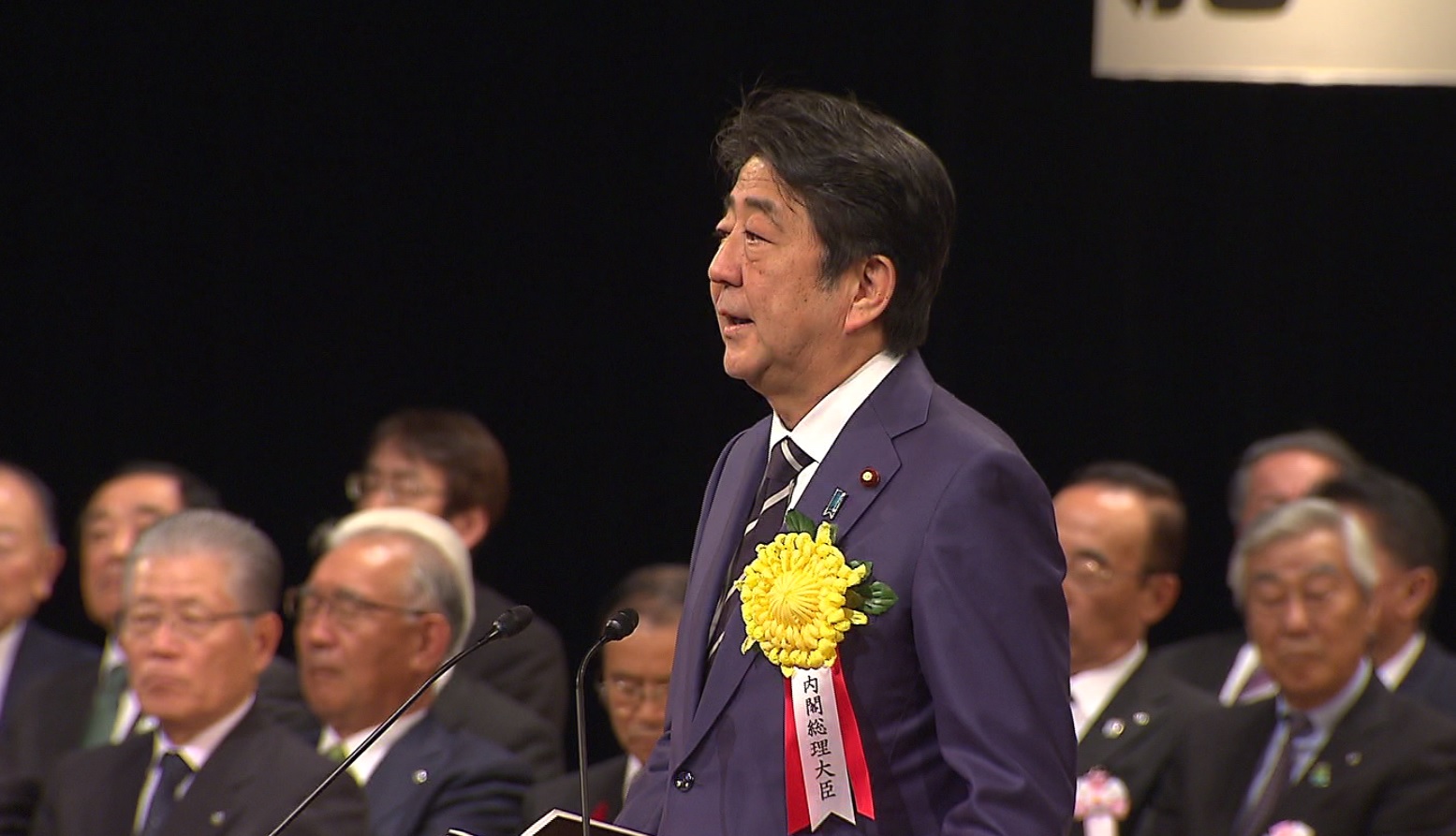 挨拶する安倍総理