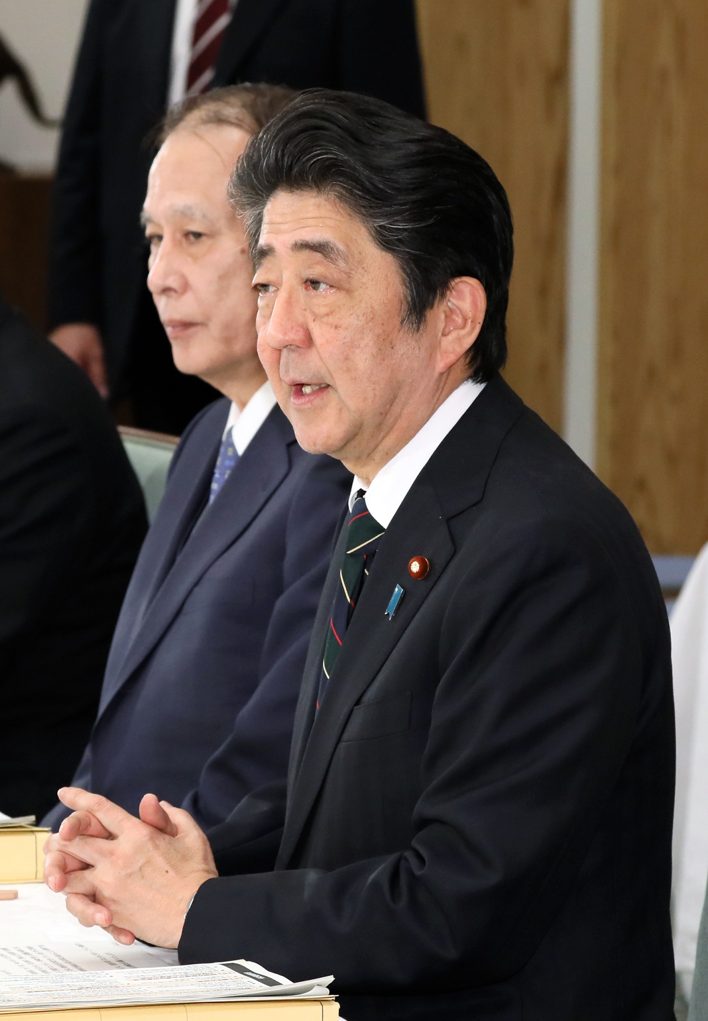 発言する安倍総理１