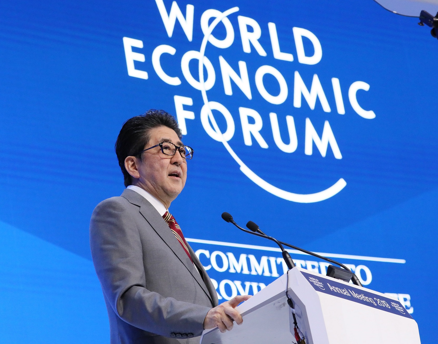 世界経済フォーラム年次総会でスピーチを行う安倍総理１