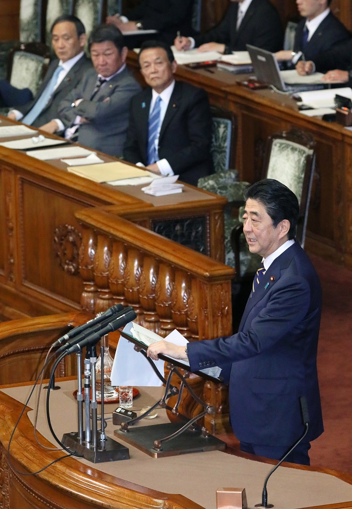 参議院本会議で施政方針演説を行う安倍総理１