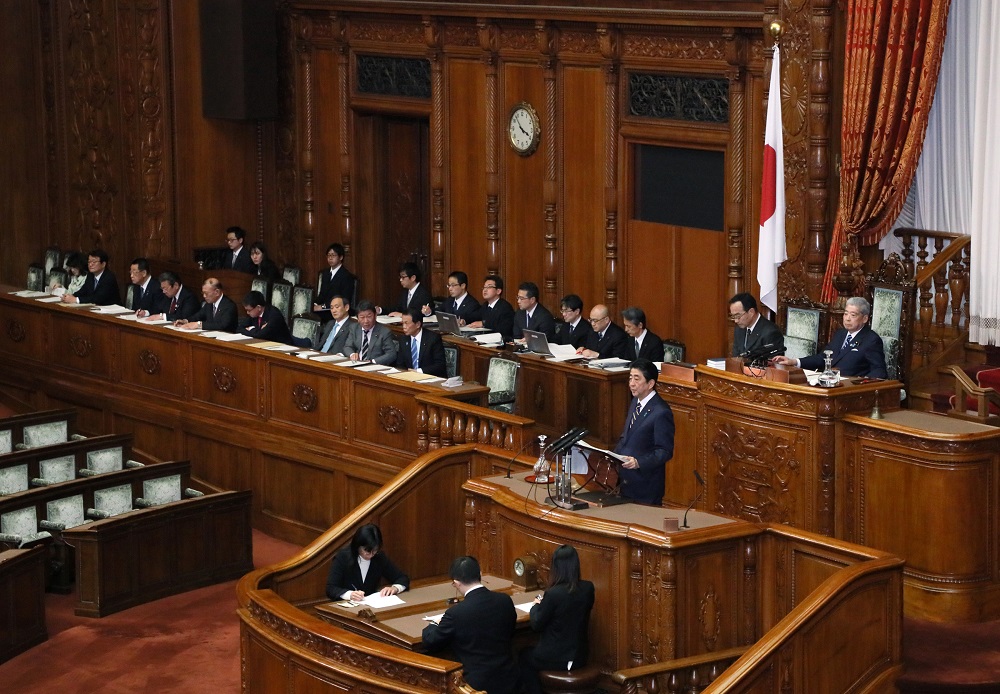 参議院本会議で施政方針演説を行う安倍総理４