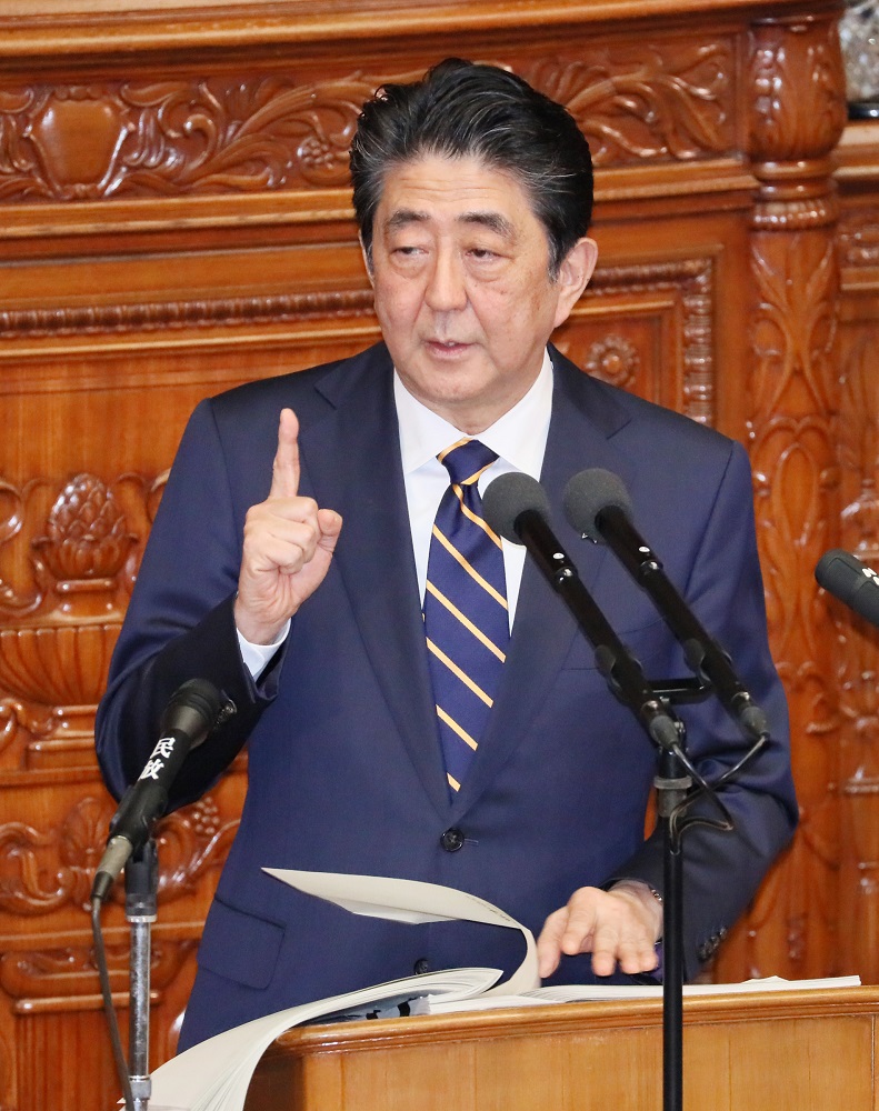 衆議院本会議で施政方針演説を行う安倍総理３