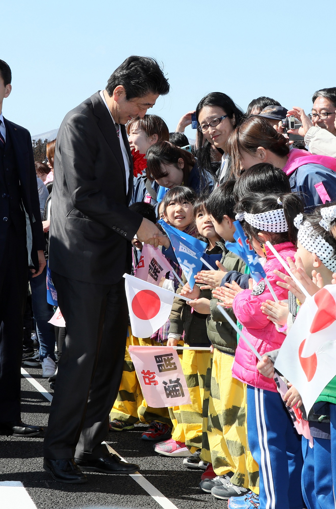 歓迎を受ける安倍総理