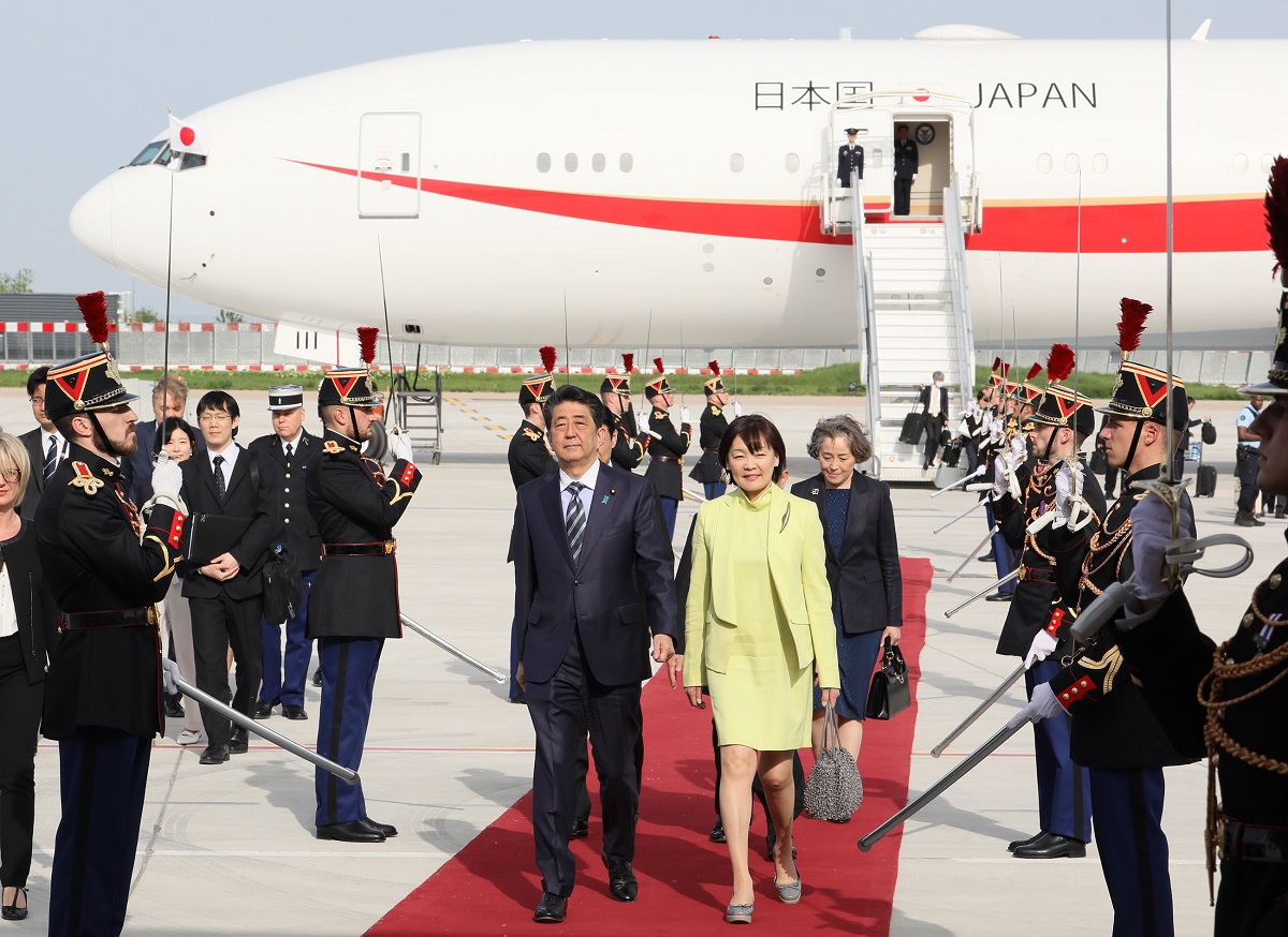 フランスに到着した安倍総理