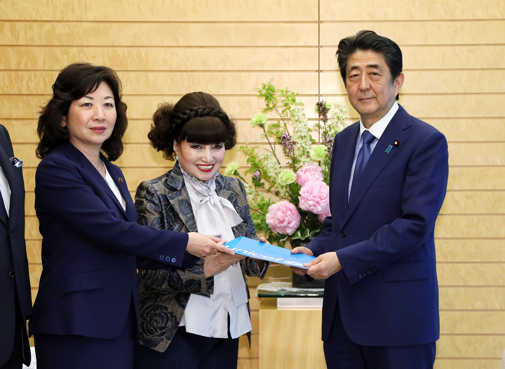 黒柳徹子・国連児童基金（ＵＮＩＣＥＦ）親善大使及びユニセフ議員連盟メンバーによる表敬