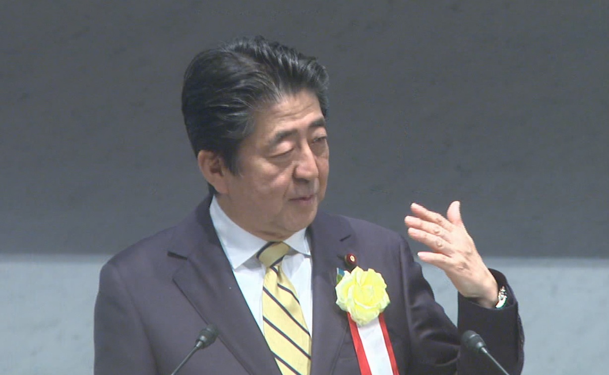 挨拶する安倍総理