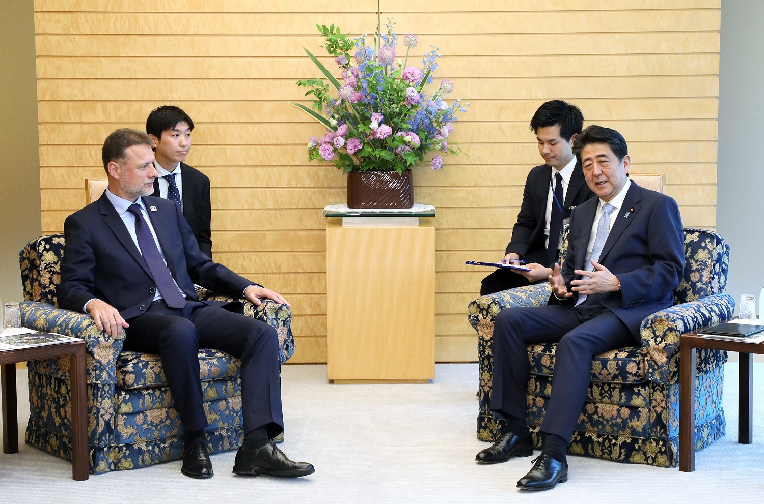 表敬を受ける安倍総理２