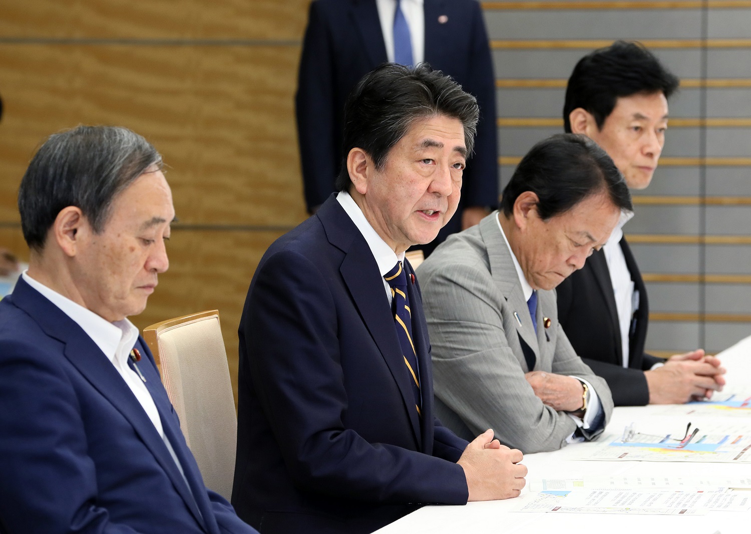 発言する安倍総理１