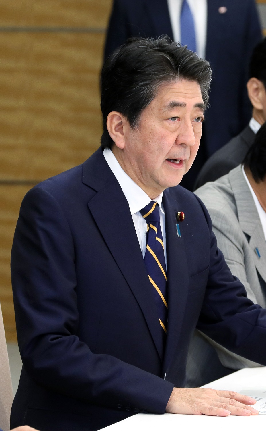 発言する安倍総理２