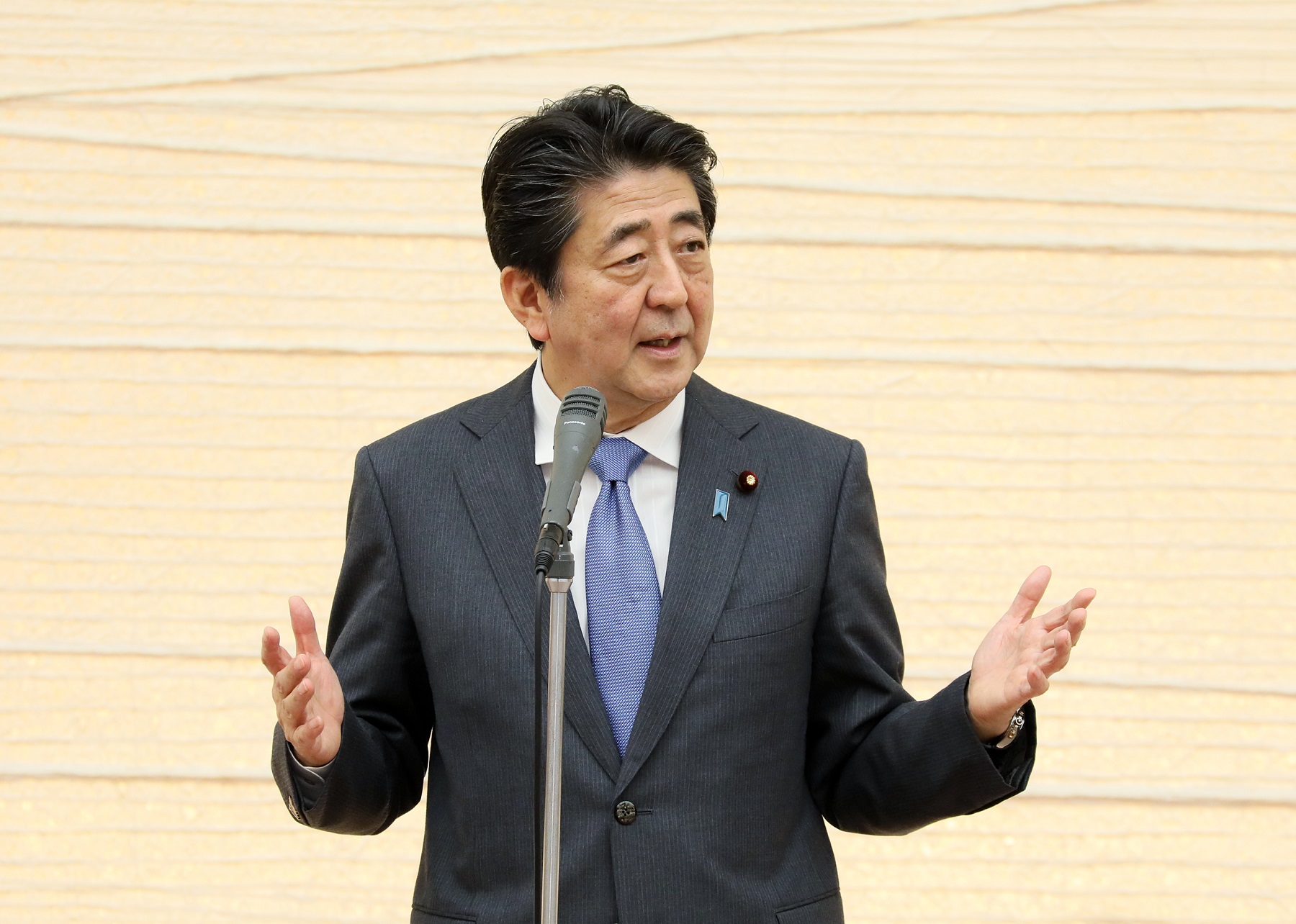 懇談会で挨拶する安倍総理１