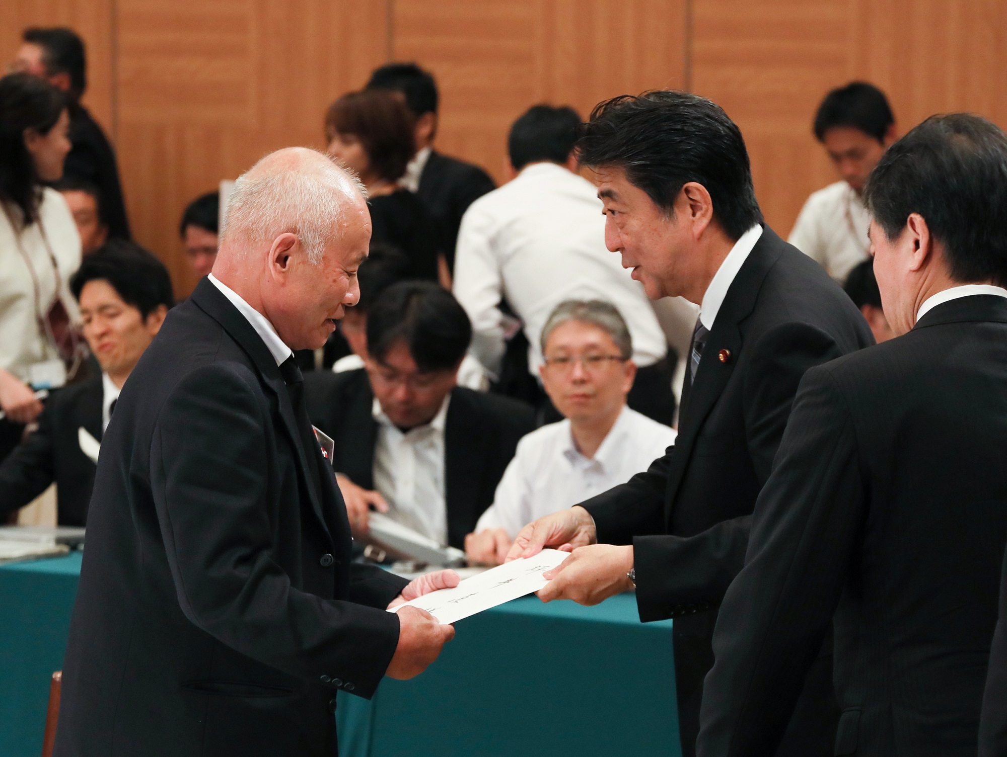 被爆者代表から要望を聞く安倍総理４