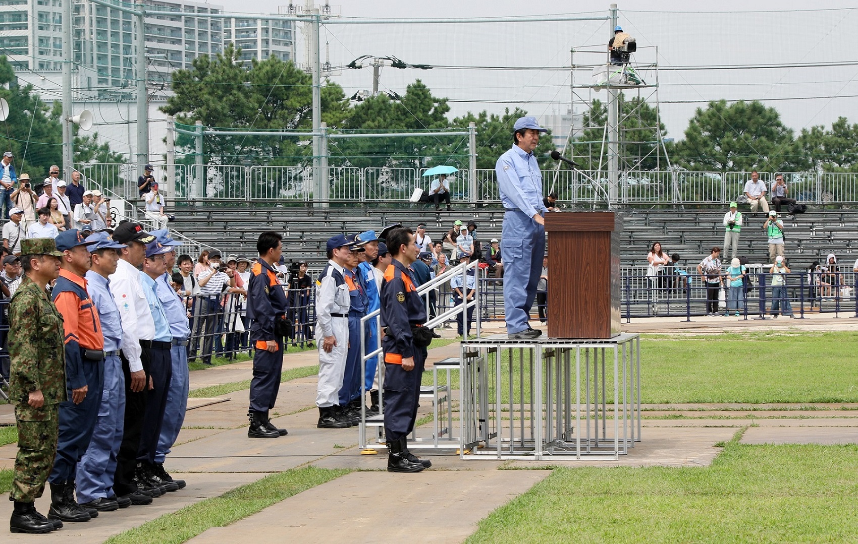 九都県市合同防災訓練で挨拶する安倍総理５