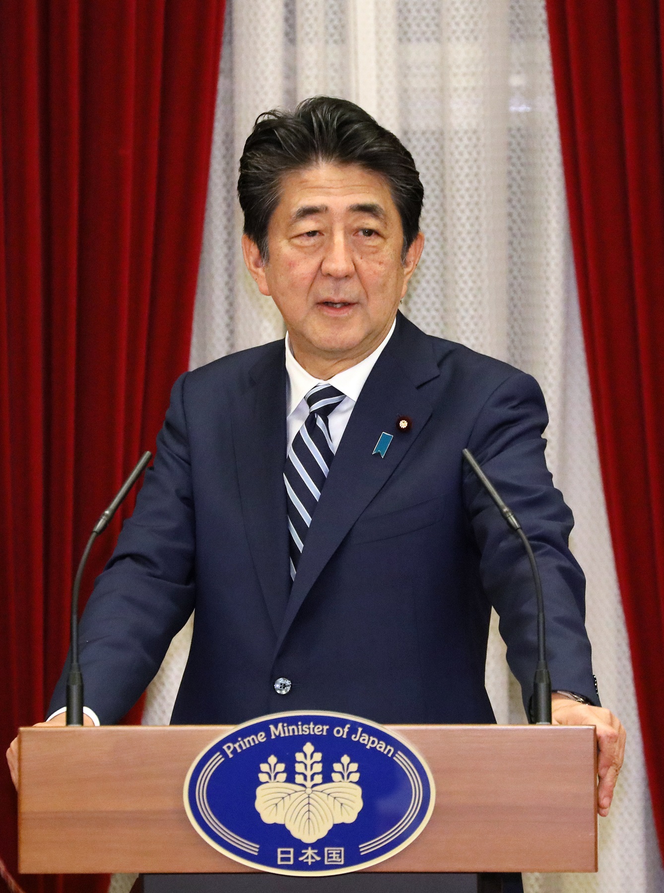 挨拶する安倍総理１