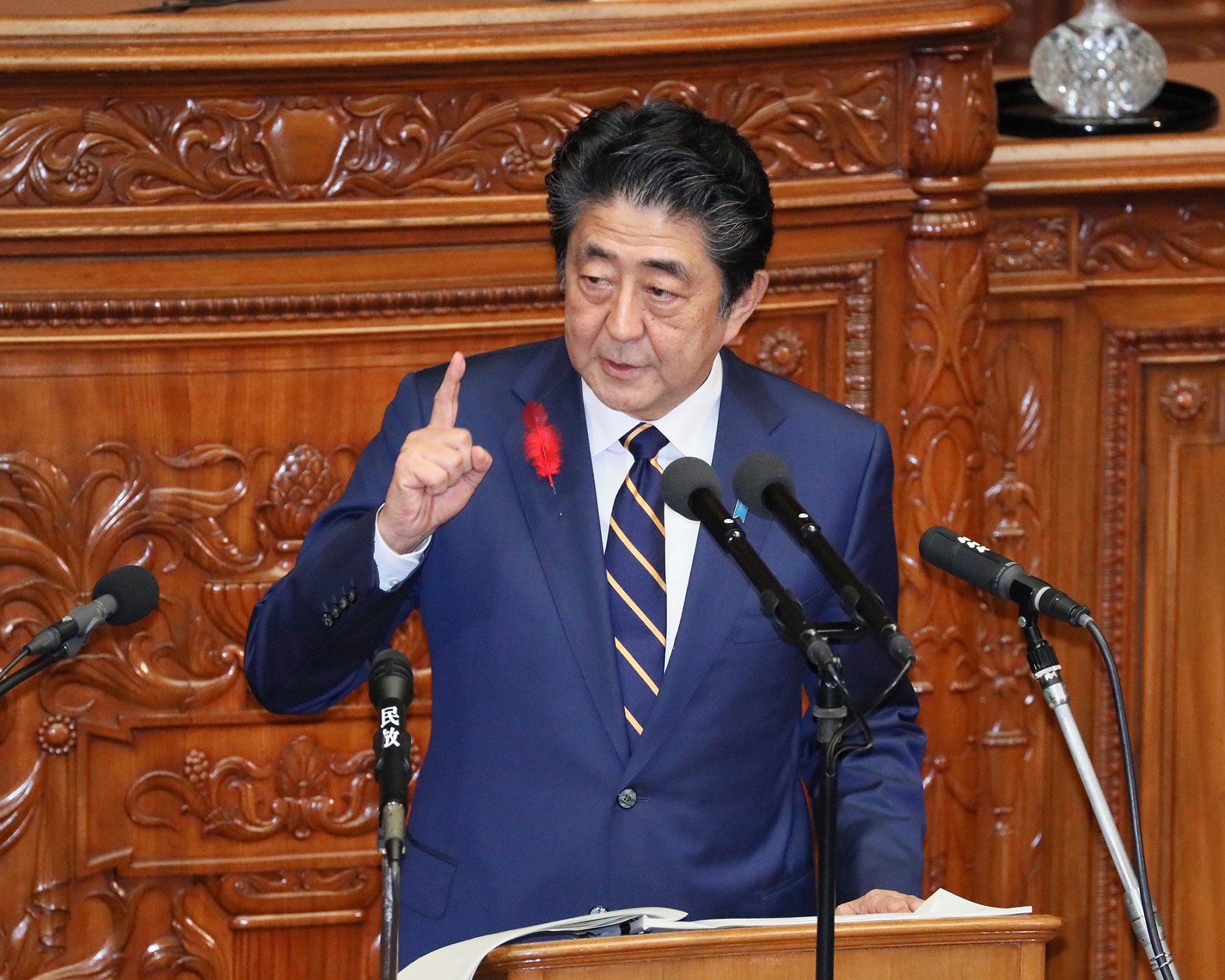 衆議院本会議で所信表明演説を行う安倍総理１