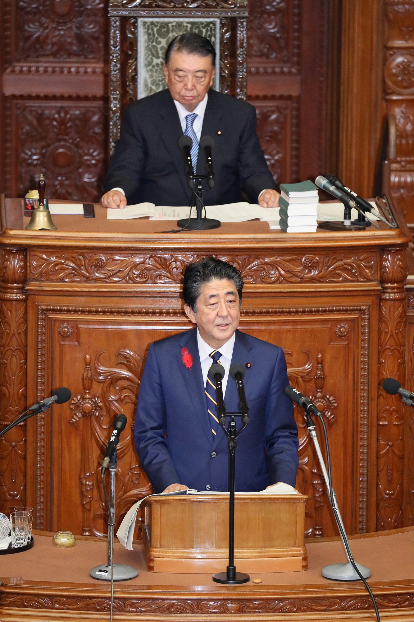 衆議院本会議で所信表明演説を行う安倍総理３