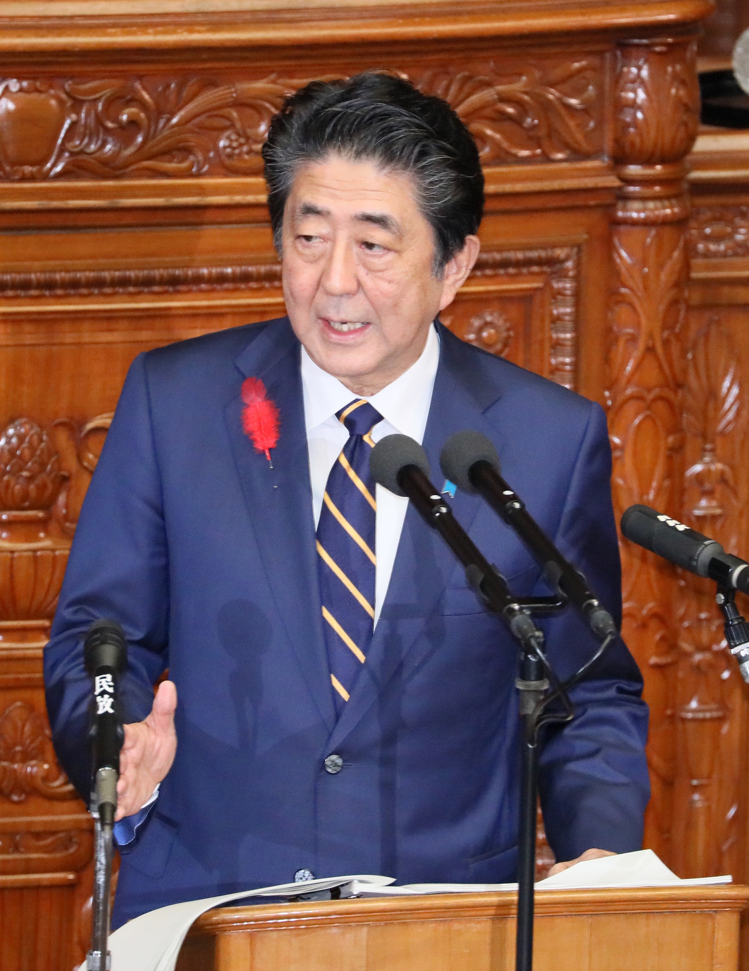 衆議院本会議で所信表明演説を行う安倍総理５