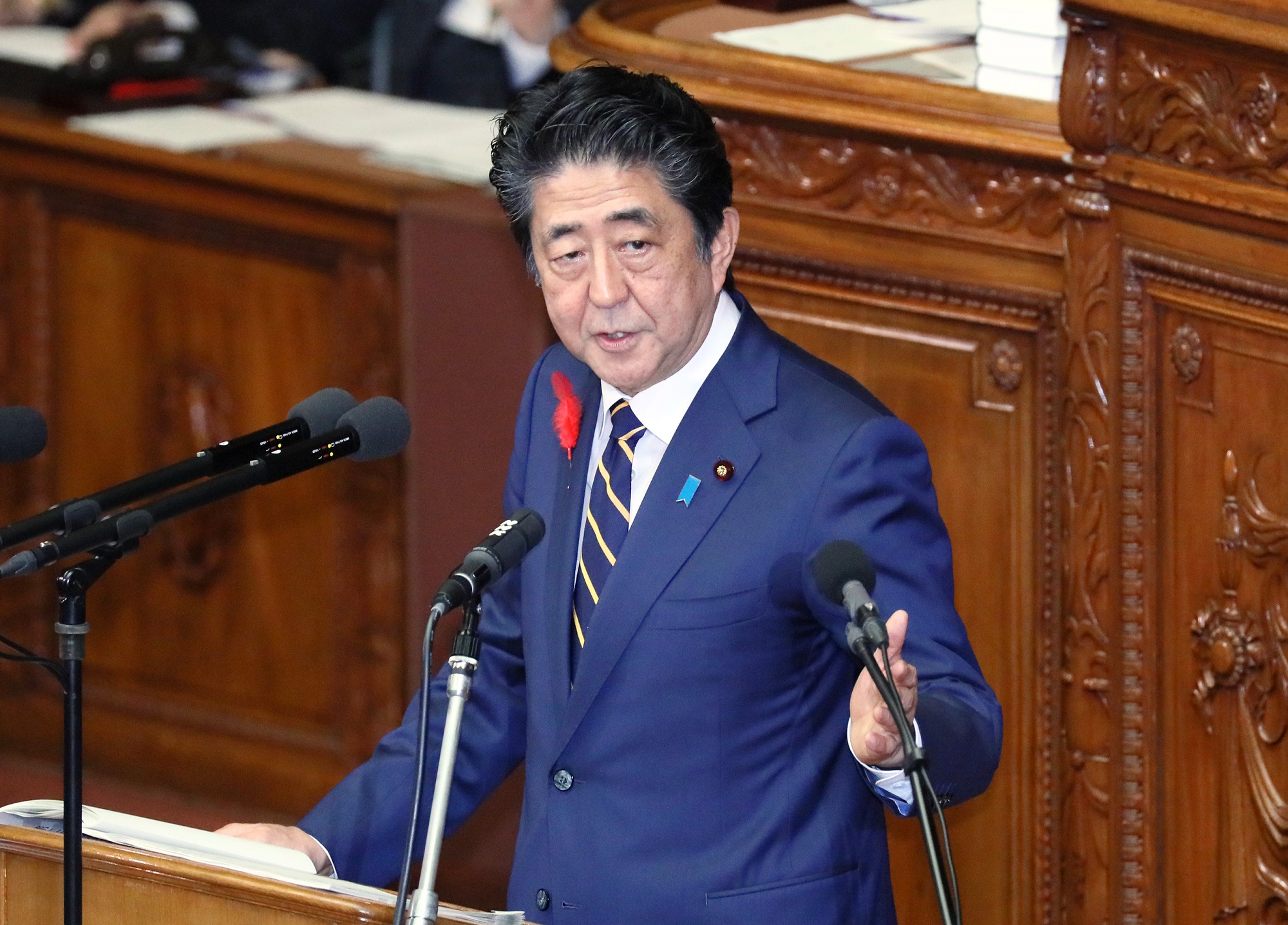 衆議院本会議で所信表明演説を行う安倍総理11
