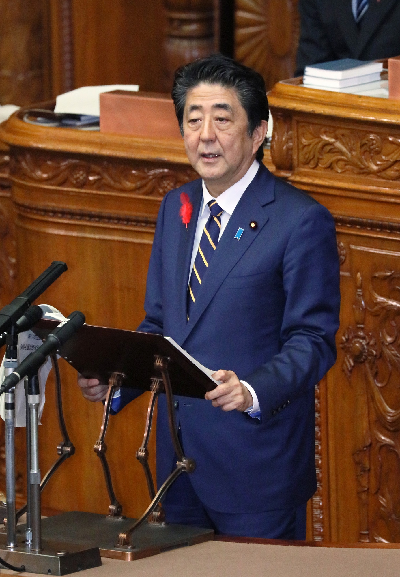 参議院本会議で所信表明演説を行う安倍総理３