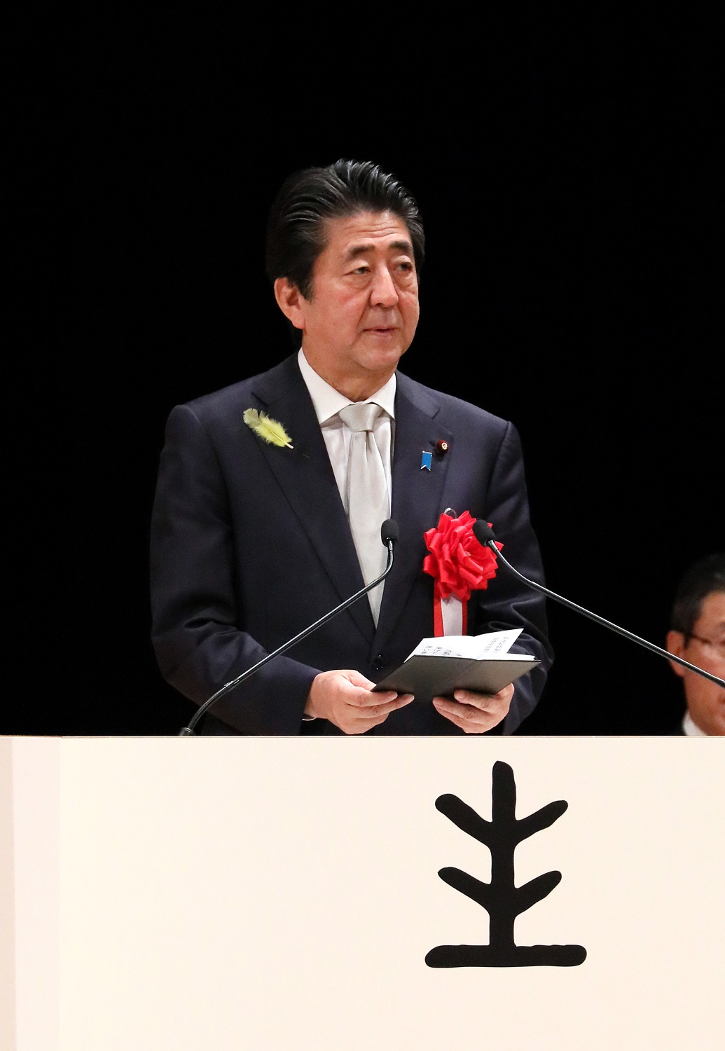 祝辞を述べる安倍総理４