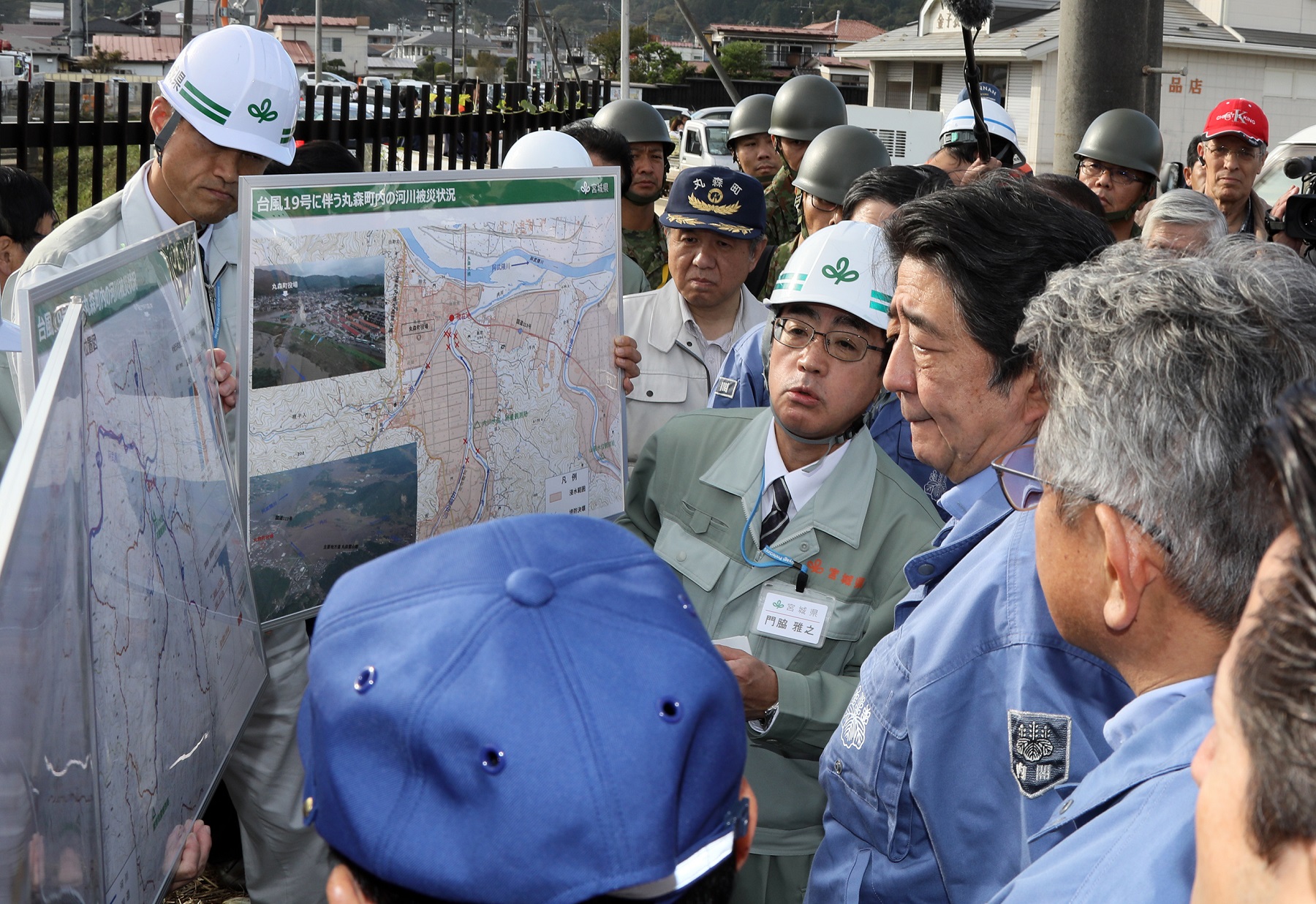 宮城県丸森町の被災現場を視察する安倍総理２