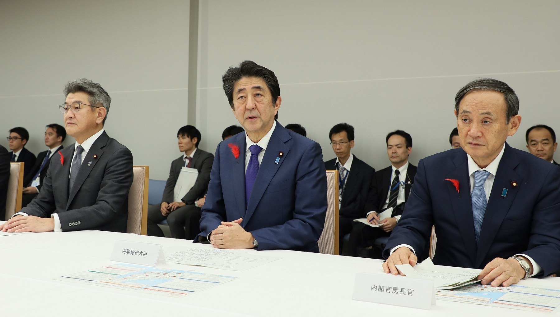 発言する安倍総理２