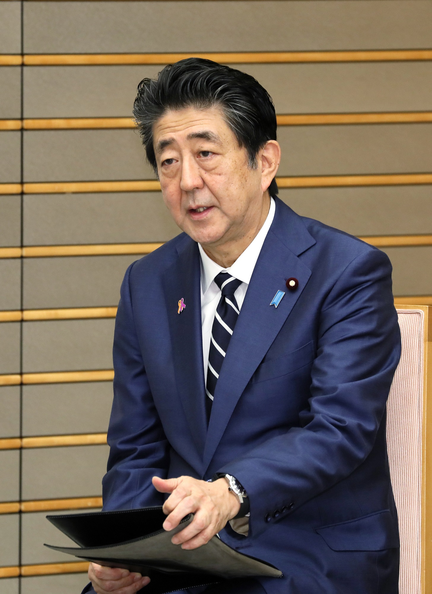 意見交換する安倍総理５