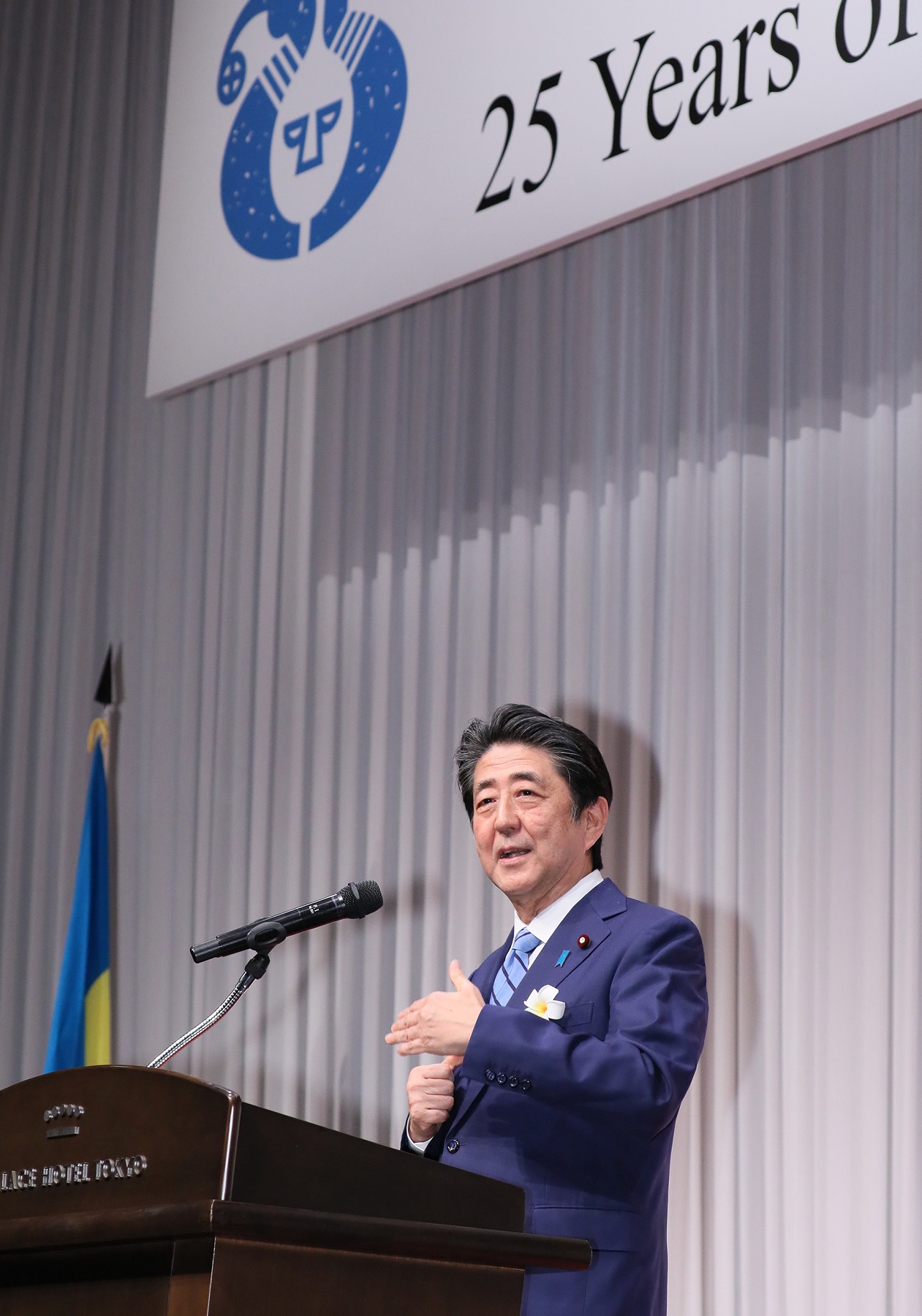 挨拶する安倍総理２