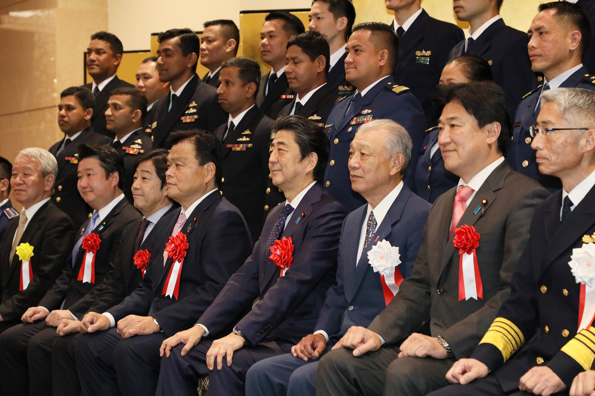 海上安全政策プログラム第５期生及び卒業生との写真撮影３