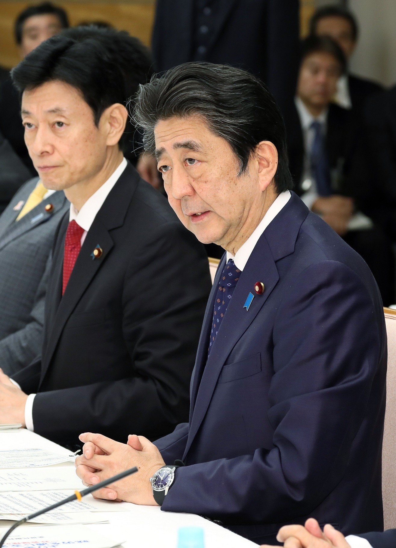 発言する安倍総理１