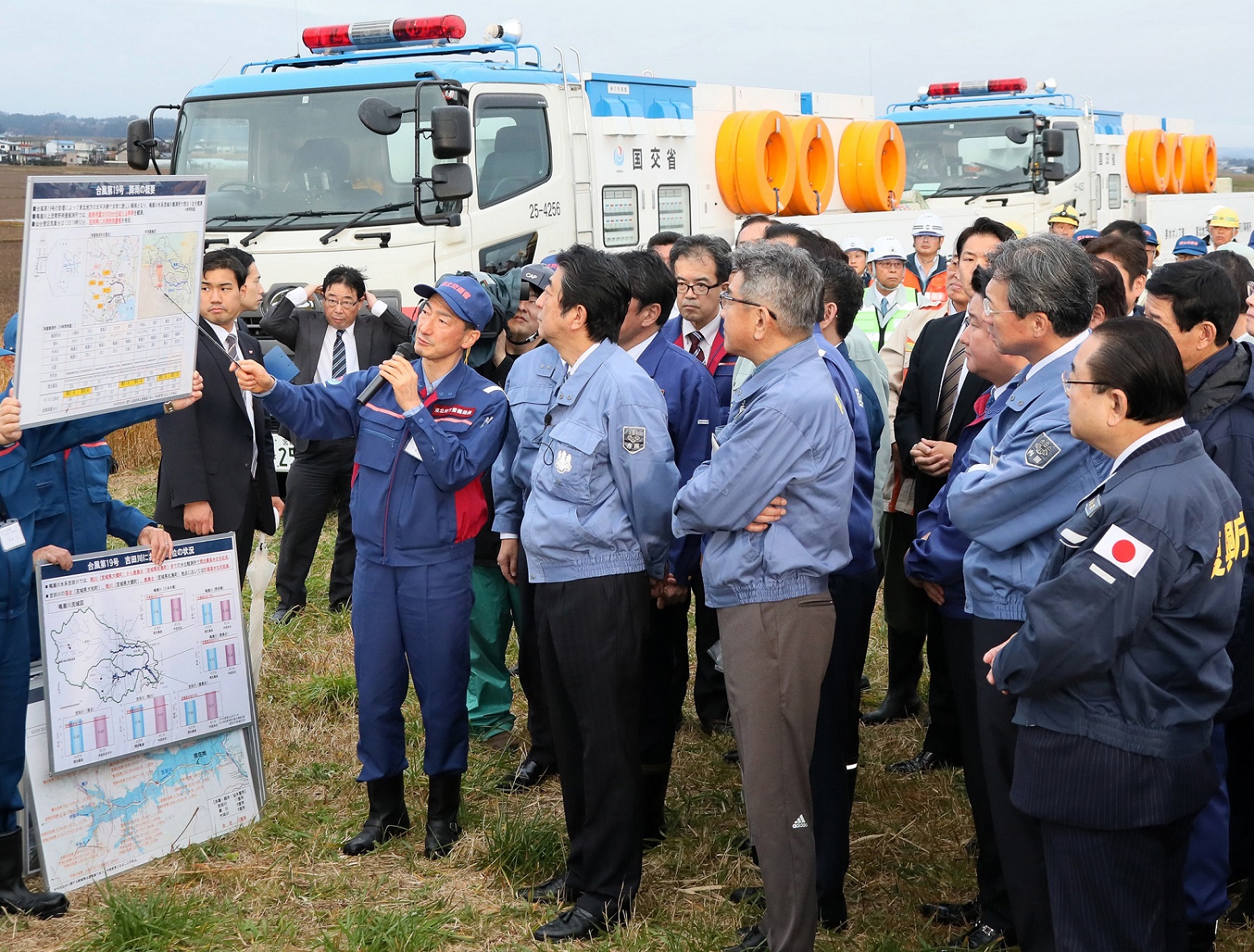 吉田川 水防災拠点を視察する安倍総理２