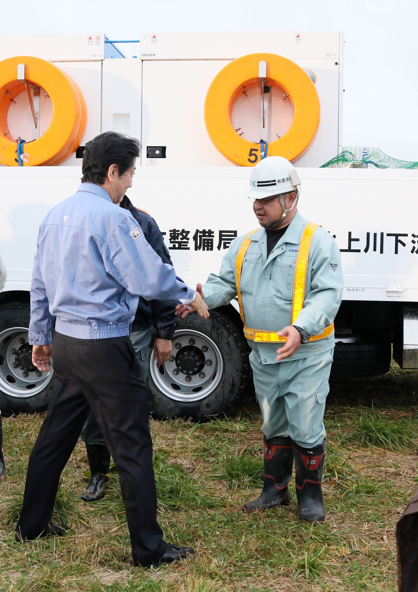 吉田川 水防災拠点を視察する安倍総理４