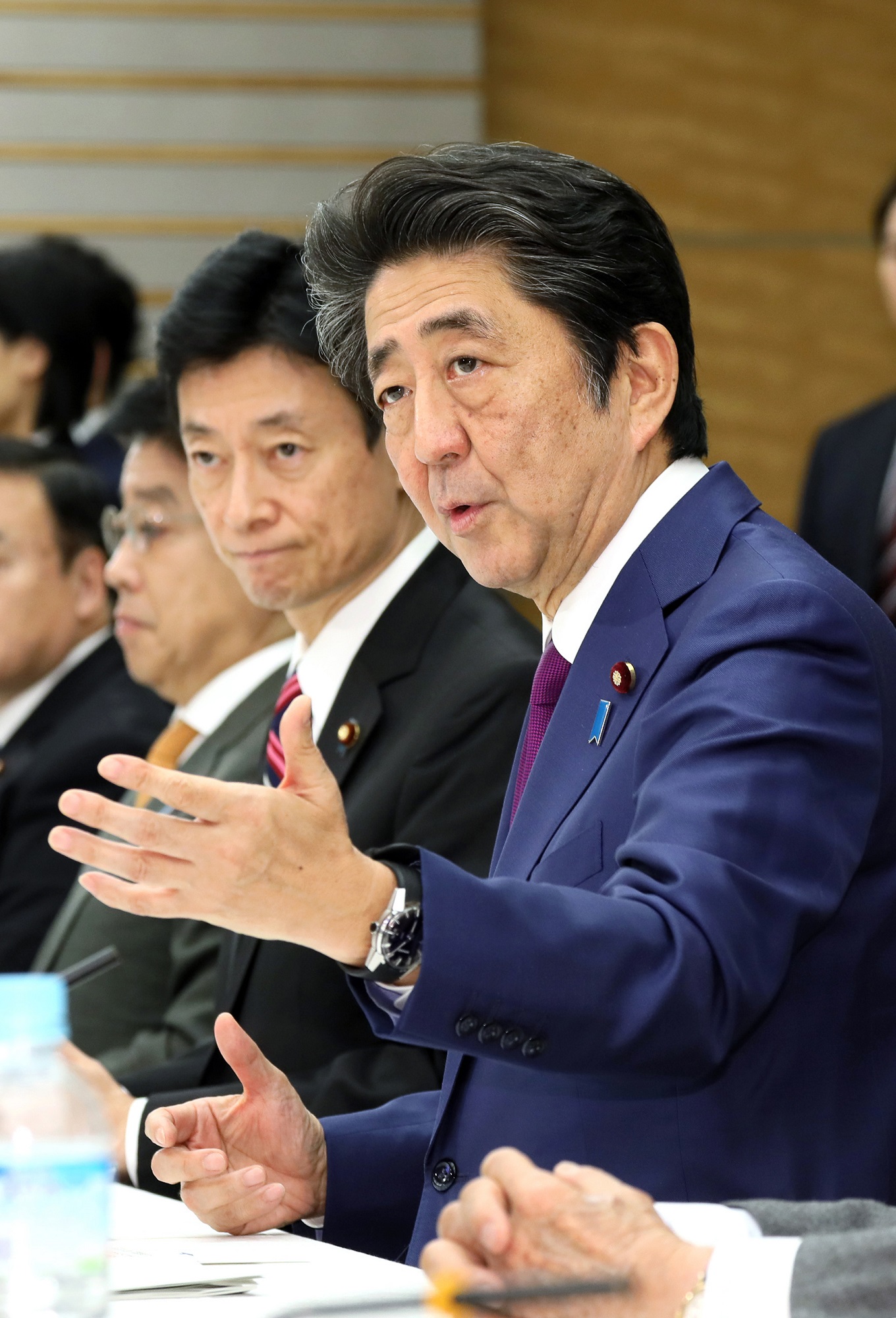 発言する安倍総理１