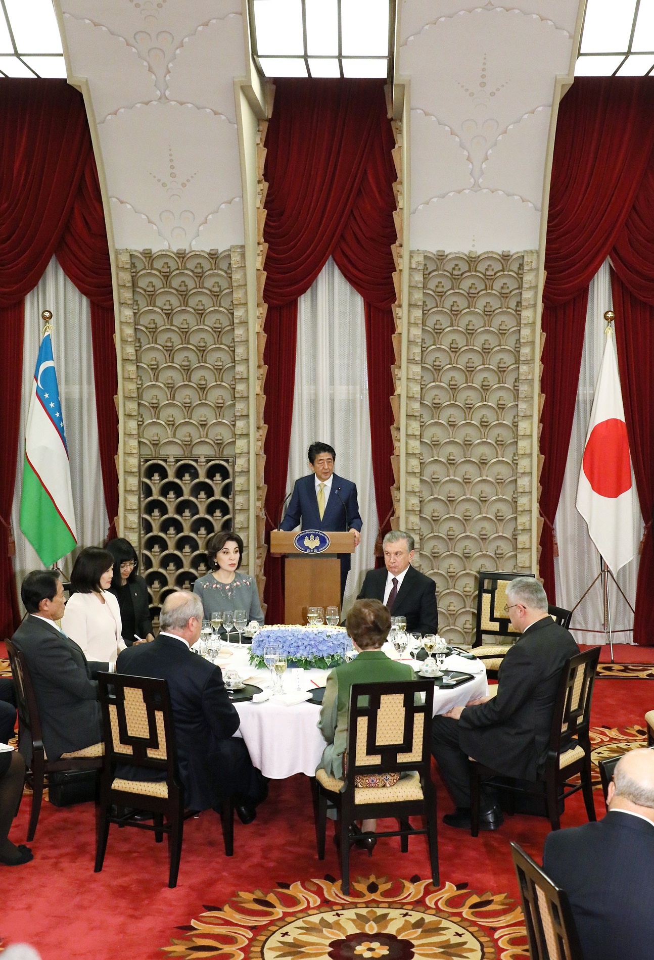 晩餐会で挨拶する安倍総理２