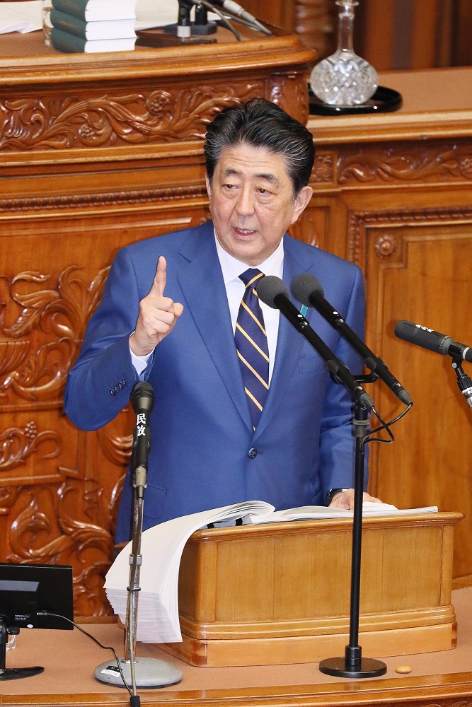 衆議院本会議で施政方針演説を行う安倍総理１