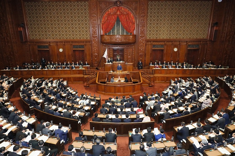 衆議院本会議で施政方針演説を行う安倍総理５