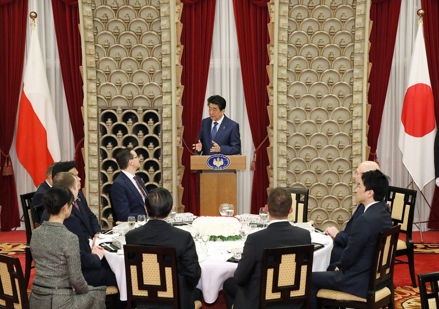 総理主催晩餐（さん）会で挨拶する安倍総理１