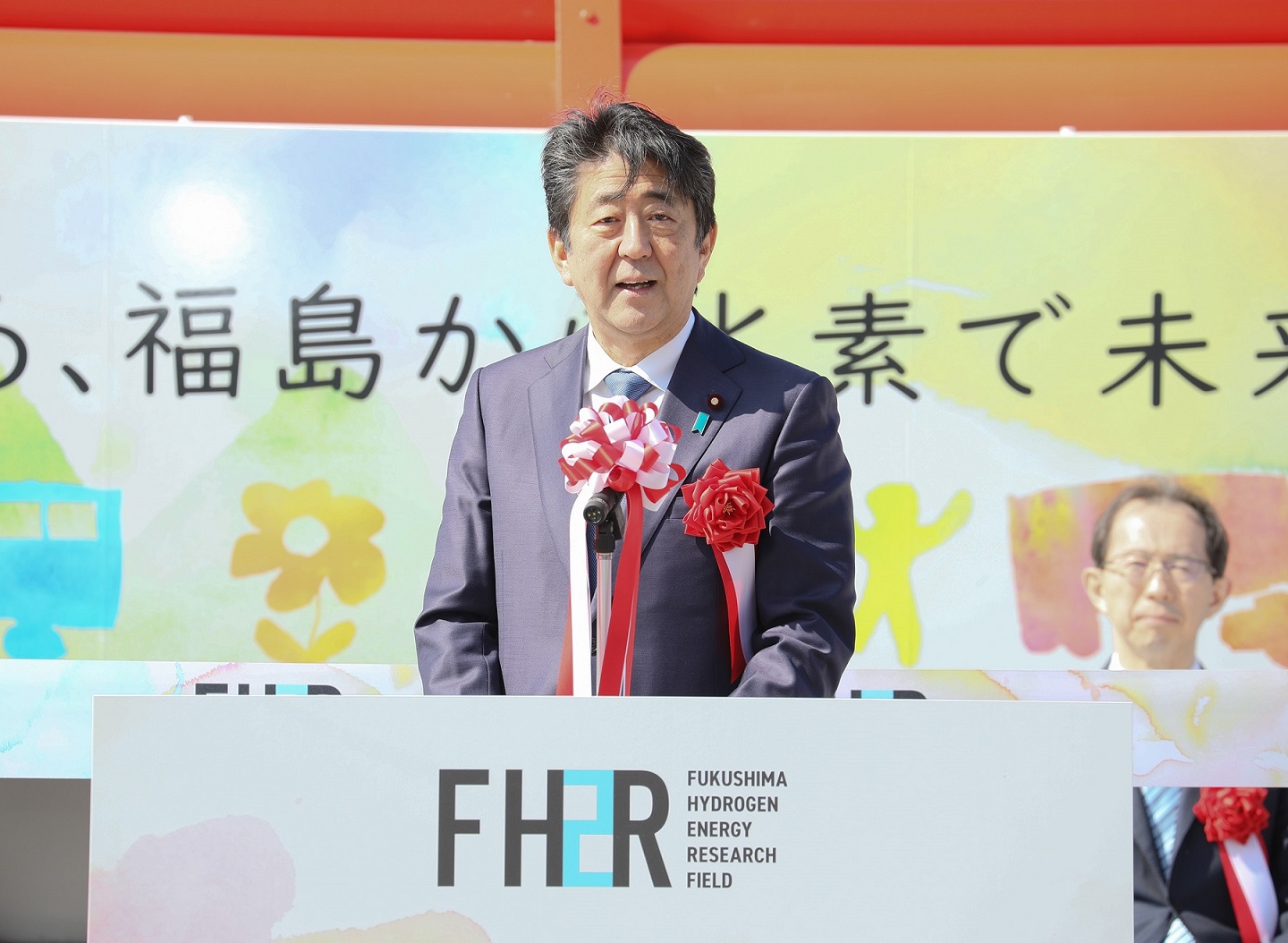 福島水素エネルギー研究フィールド開所式で挨拶する安倍総理