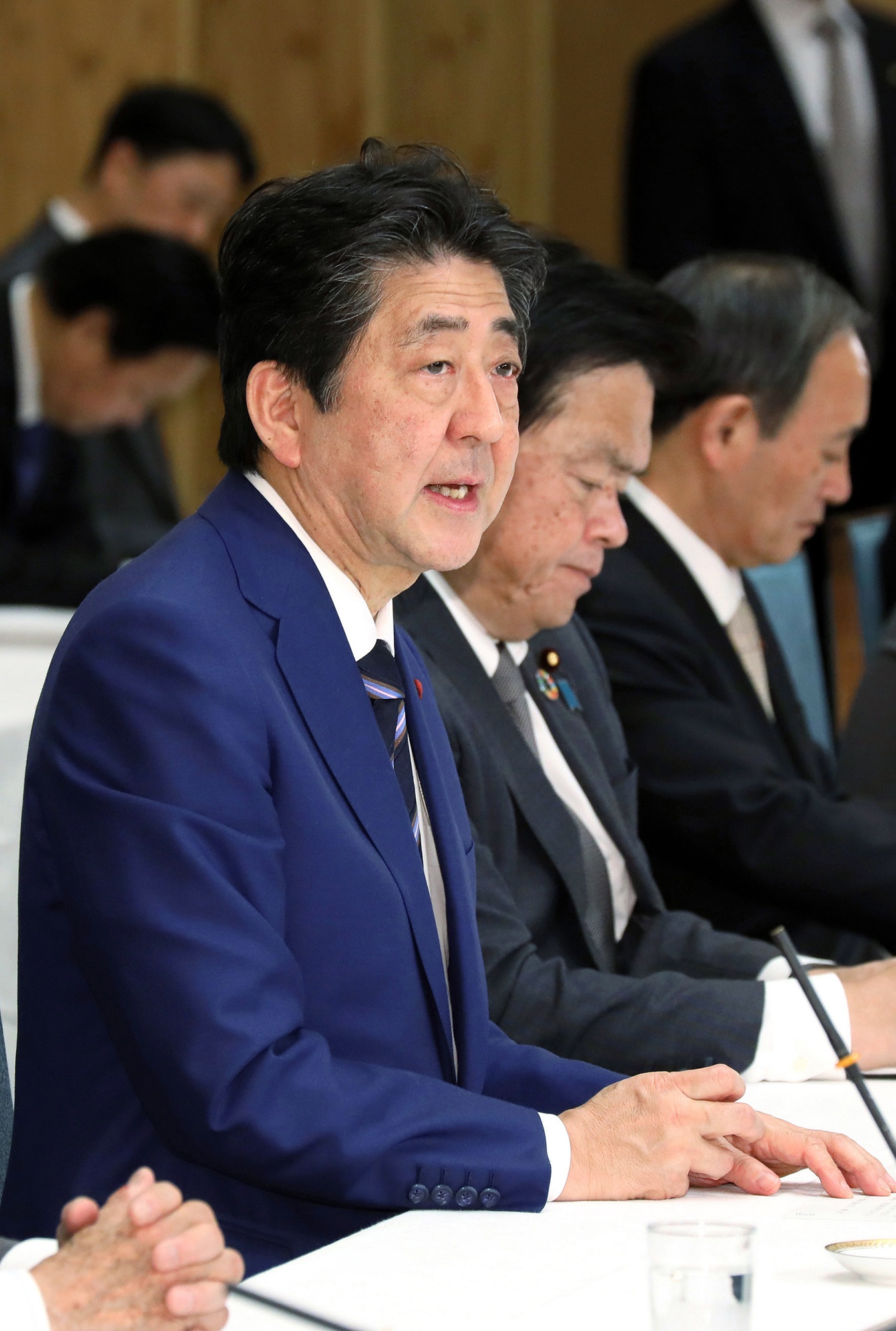 発言する安倍総理１