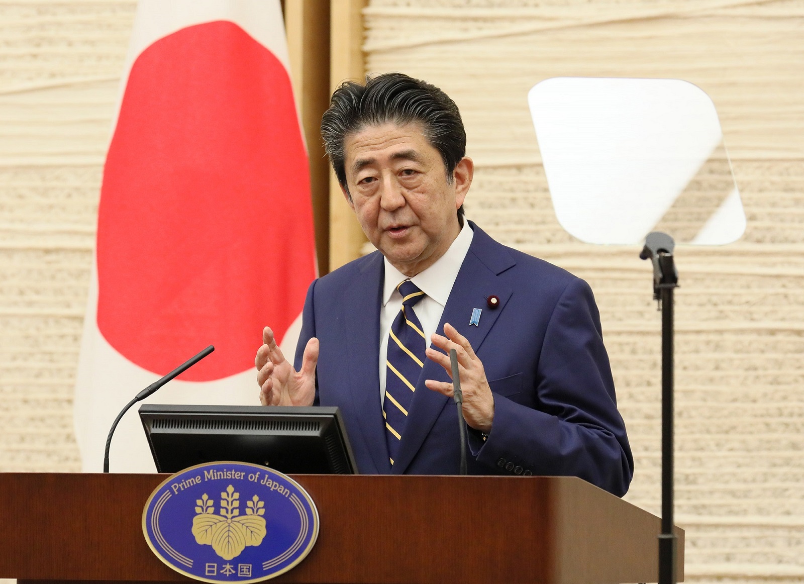 会見を行う安倍総理４