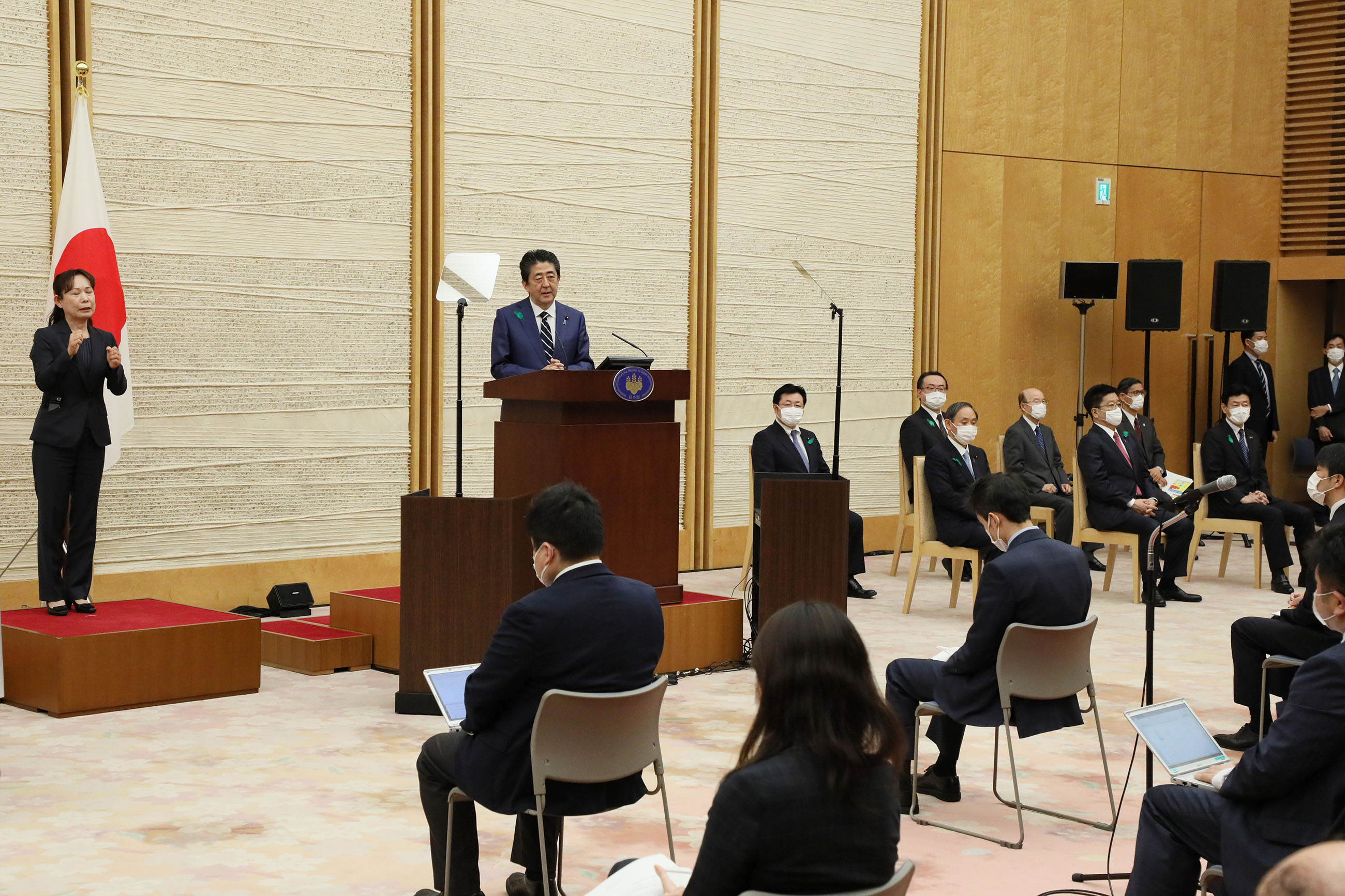 会見を行う安倍総理3