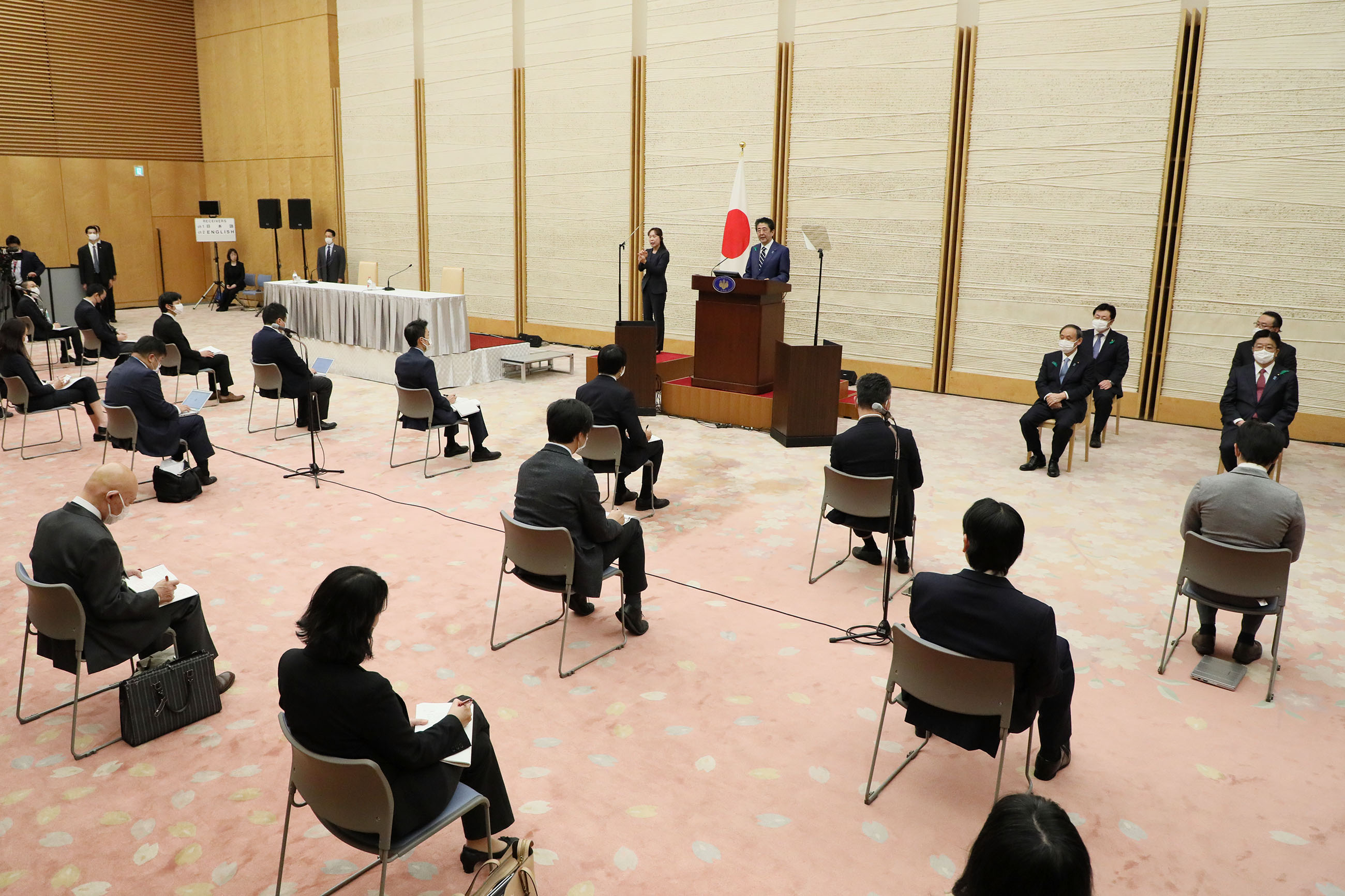 会見を行う安倍総理4