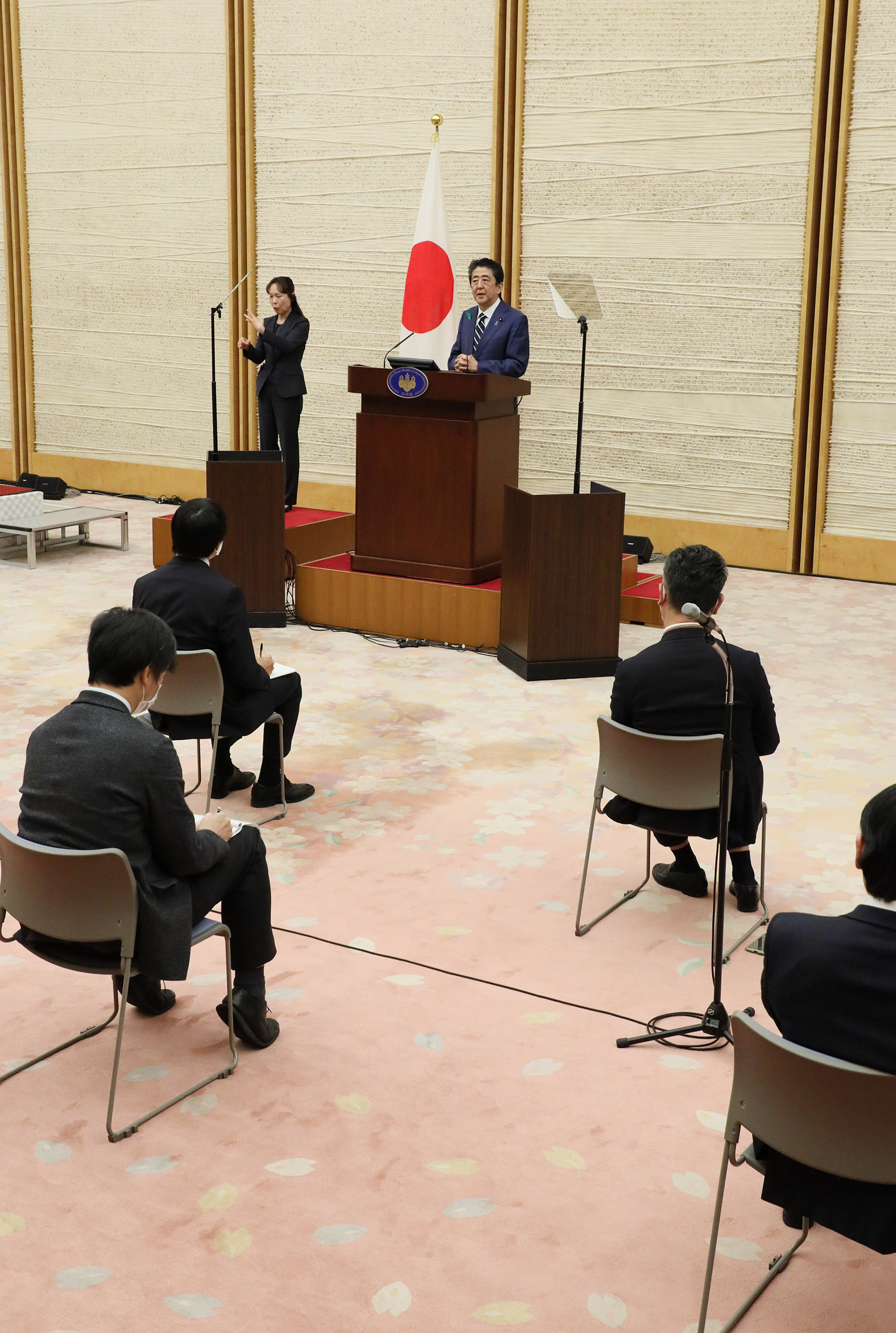 会見を行う安倍総理5