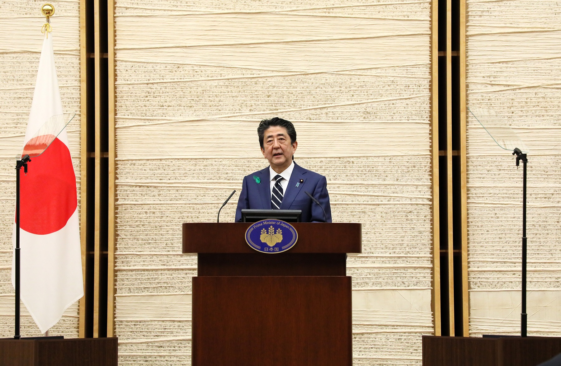 会見を行う安倍総理10
